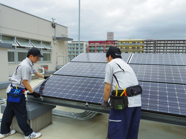 太陽光発電パネル設置実習